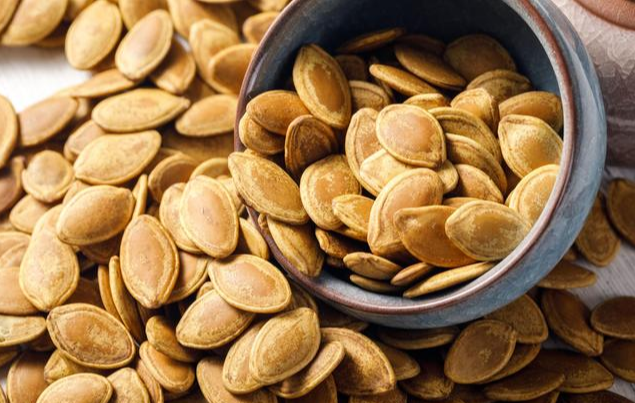 「失眠」警惕:男人身体若有4个怪像,或是雄性激素即将“衰竭”了