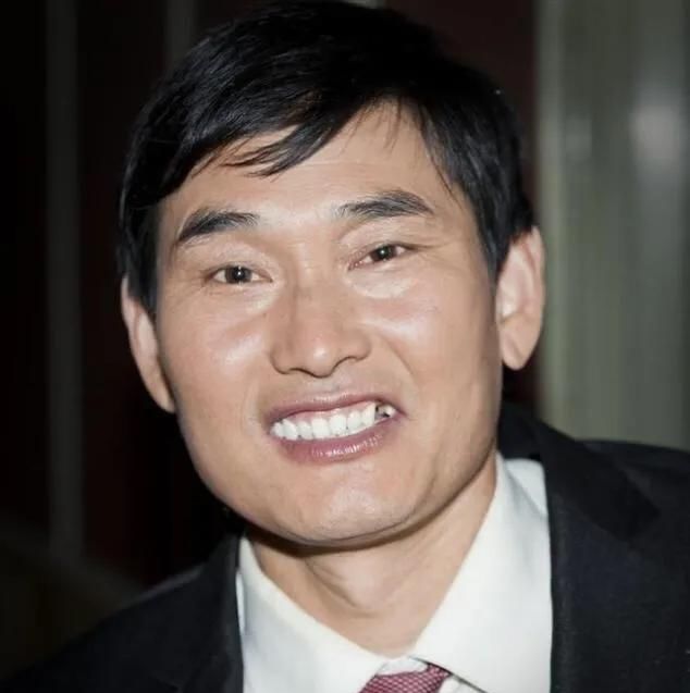 「朱之文」大衣哥朱之文搬家, 永远退出娱乐圈! 被曝遭同村人欺负追打