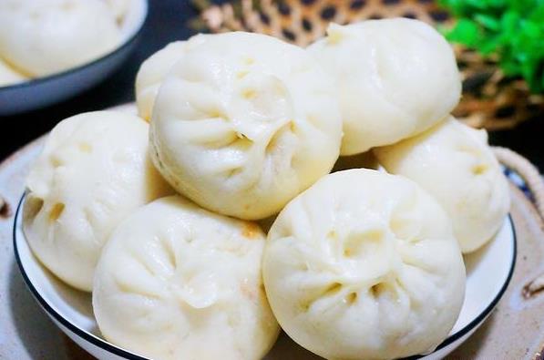 #芹菜#在家想吃蒸包，就用这菜来制作，鲜香美味比外面要好吃很多