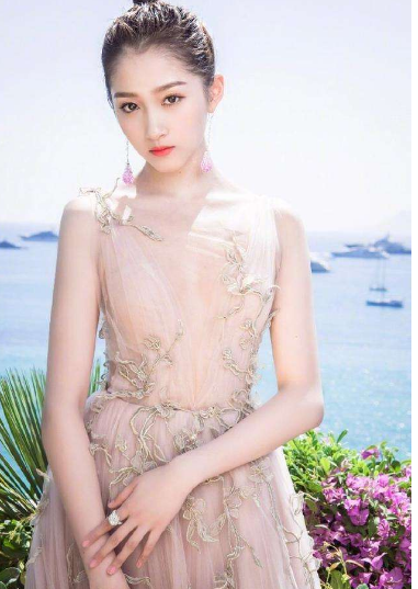 关晓彤|当年关晓彤拍摄“卫生棉”广告,未P图照遭曝光,原来鹿晗好这口啊