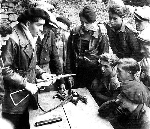 彭德怀：法国是如何让把自己弄成世界级名梗的？法国真的爱投降吗？