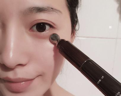眼霜|注意：“涂眼霜”的4种错误方法，就算是千元眼霜也是浪费钱还没效果