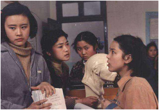 电影|20年前，母亲惊艳了中国影坛；20年后，女儿被评为“全球最美”之一