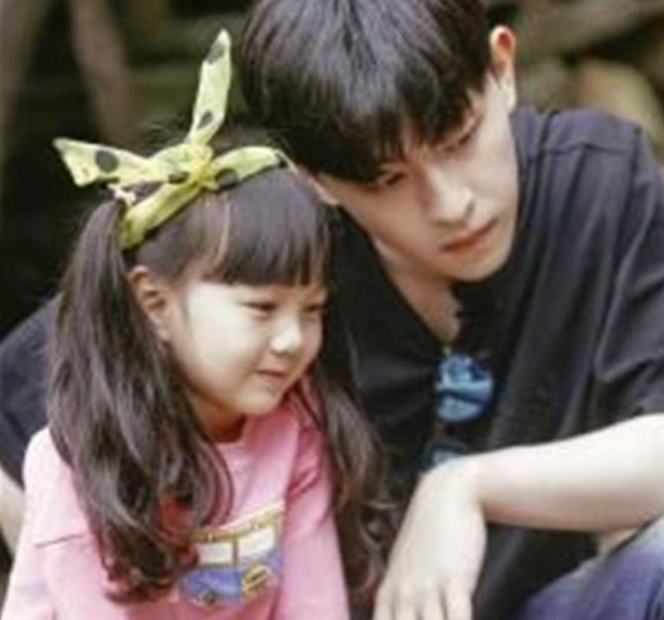 韩雪：比韩雪家庭还要深，娱乐圈又一明星身世被曝光，难怪这么火