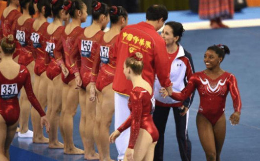 欧洲|欧洲体操女王跨界做成人演员,男友身兼数职,直言拍片更赚钱