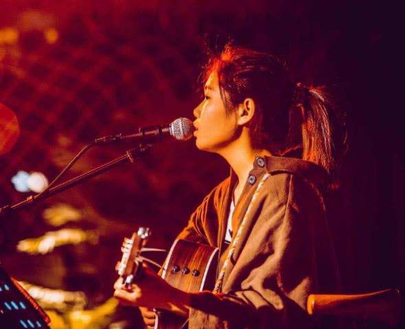 民谣|重口味小清新，民谣女流氓，这些标签都属于花粥