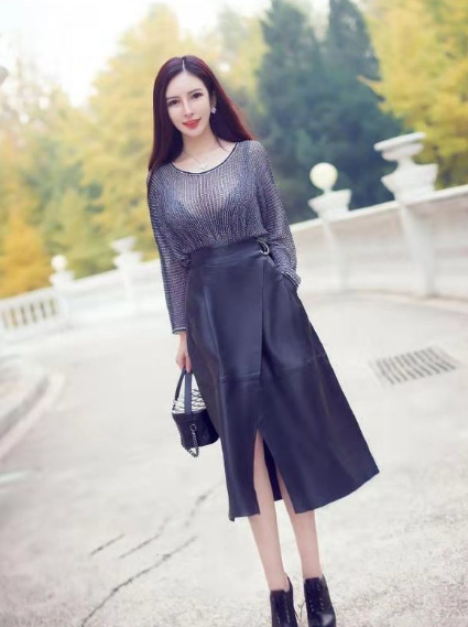 半身裙|薄纱上衣搭配皮质开叉半身裙,成熟稳重,新鲜有活力