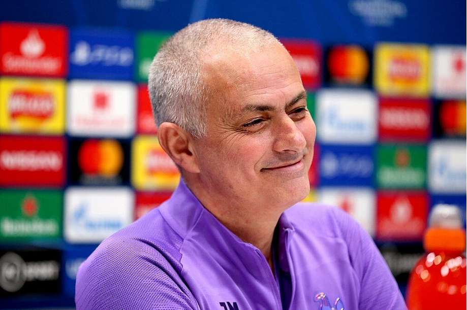 「列维」穆帅亲自致电邀英格兰小将加盟，这次列维不会反对了吧！