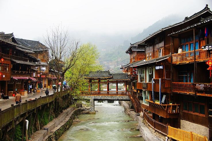 苗寨：我国又一景区被游客拉黑！天价客栈1000一晚，600一顿饭还吃不饱