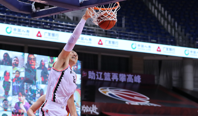 星际穿越|季后赛四强出炉!辽篮127-123淘汰浙江,郭艾伦35+8,吴前48分