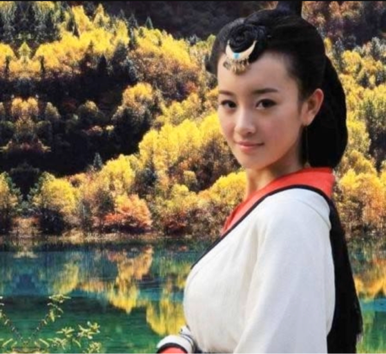 【整容】淡出娱乐圈两年，坦然面对整容脸，勇气可嘉