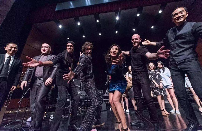 顺子|知名歌手演唱自己成名曲，评委说她不专业，还现场教学，自取其辱