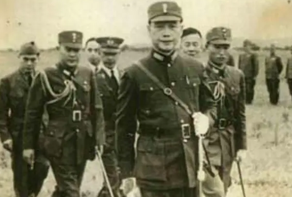 『汪精卫』汪精卫儿子回国扫墓，见父亲的跪像，留下9个字转身就走