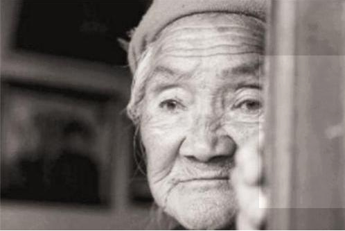 抗日战争|为父报仇去参军,71年后回家见到105岁的母亲,母亲当晚去世