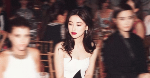 「朱珠」她艳压刘亦菲，连续8年被评为全球最美，如今35岁还在好莱坞当公主！