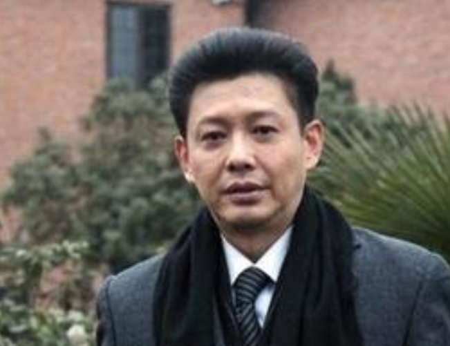 央视|与董卿同居6年，和倪萍主持春晚，离开央视23年的程前怎么样了？