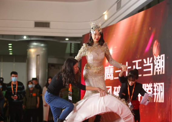 刘昊然|金鹰女神都是内定而已，清票行为就是为了让赵丽颖第一，所以清了票