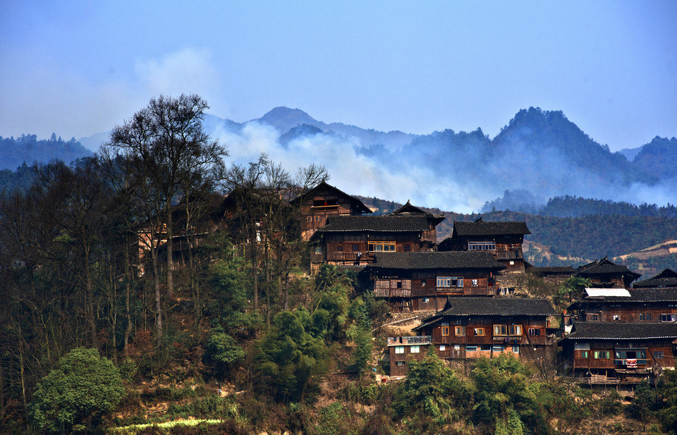 苗寨：我国又一景区被游客拉黑！天价客栈1000一晚，600一顿饭还吃不饱