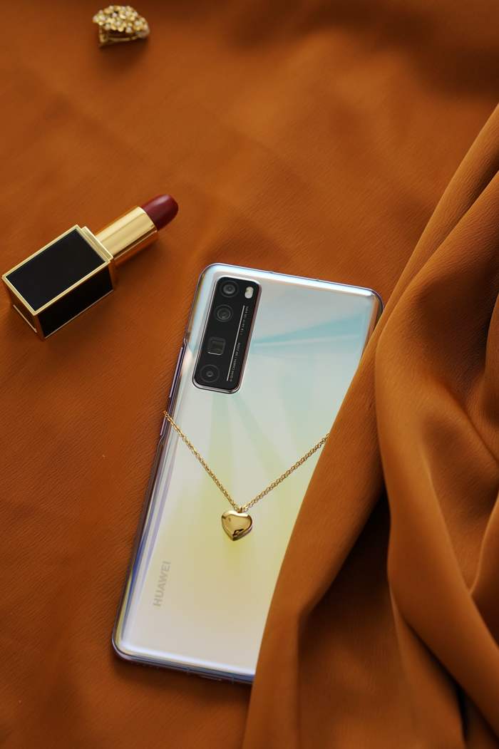 同价位麒麟985手机,荣耀30和华为nova7,哪款更出众?