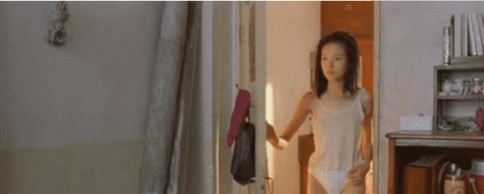 董洁|董洁年轻时有多撩？教科书级别的演技堪称经典，网友：“牺牲”挺大！