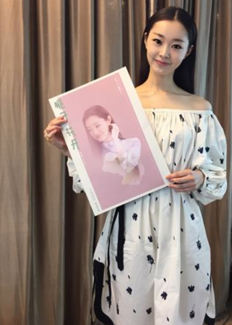 何炅|何老师悉心挑选的“四小天鹅”，三位已大红大紫，唯独最美的她被人遗忘！