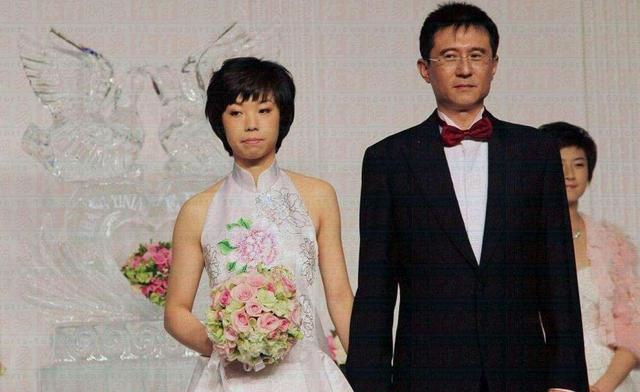 [勒布朗·詹姆斯]张怡宁为何嫁给大自己20岁的老头？原因并不复杂，说了你未必相信