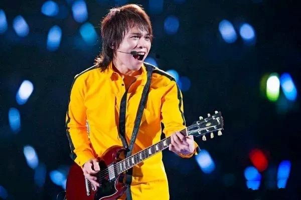 薛之谦|伍佰为什么叫「伍佰」？他又为何被称为华语摇滚乐坛不落之星？