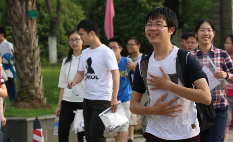 考试|那个高考提前15分钟交卷，说试卷简单的林欢，考了多少分？