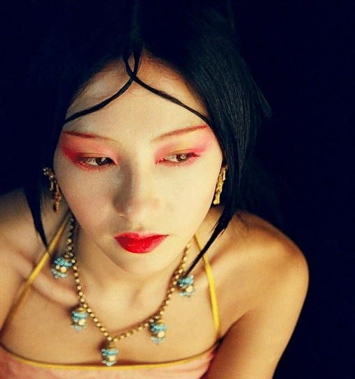 张柏芝▲张柏芝浓妆有多美？16年前无极定妆照，难怪谢霆锋拍完戏后火速复合