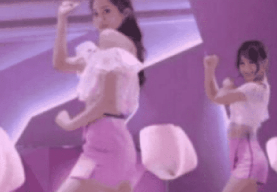 [关晓彤]当年关晓彤拍摄“卫生棉”广告，未P图遭曝光，网友：原来鹿晗好这口