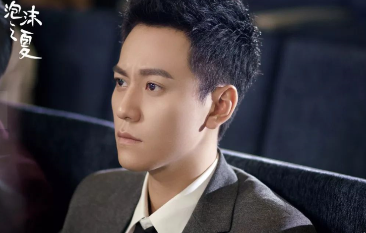 娱乐圈|她为把弟弟带进娱乐圈，当众扇弟弟一巴掌，如今弟弟红得发紫她却成无名小卒