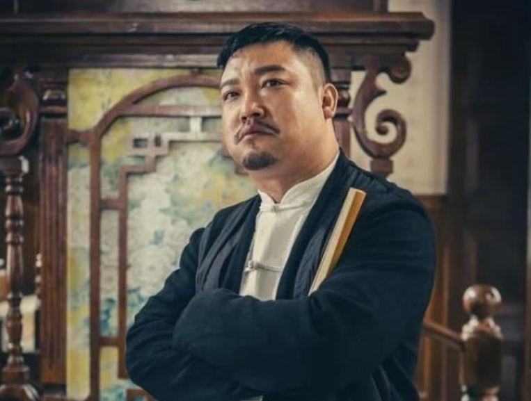 『贾冰』16岁当兵28岁当副团长37岁辞副处级，39岁获2个喜剧冠军2次上春晚