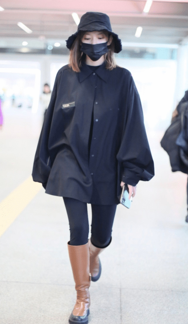 『程潇』程潇原来也是腿精，粉丝关掉10级滤镜拍她，看到她的身材时：服了