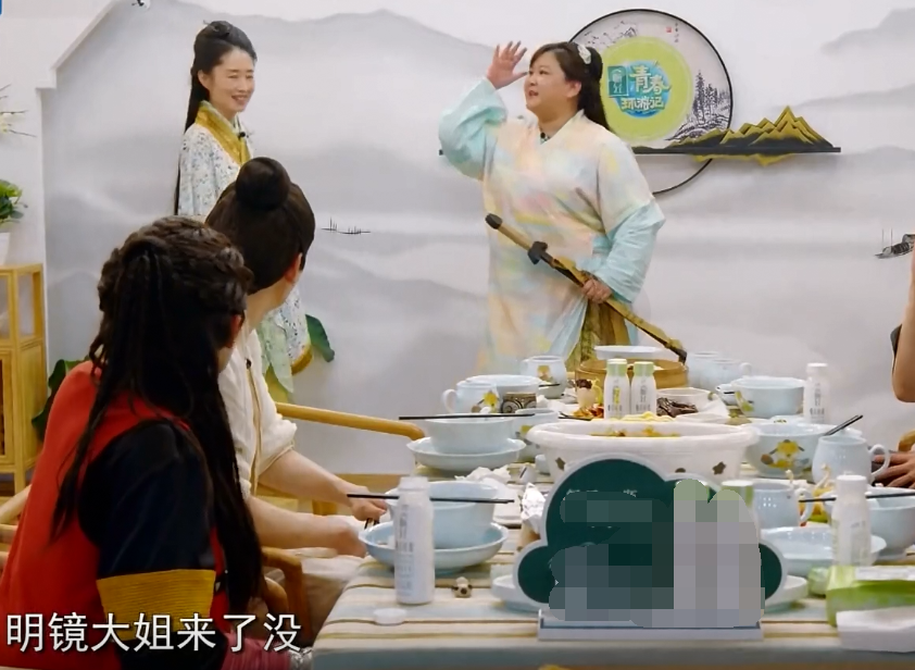 贾玲|贾玲被刘敏涛调侃太胖，看看她的反应，才懂啥叫高级情商