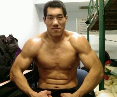 日本队|他是2.13米农村拳王！曾一拳把美国拳王送上担架，征服日本女拳迷