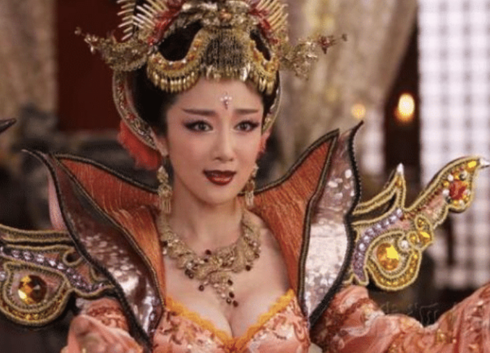 「毁容」?她被称“古装第一美人”，却被知名女星的狗咬毁容，整容5次仍翻不了身！