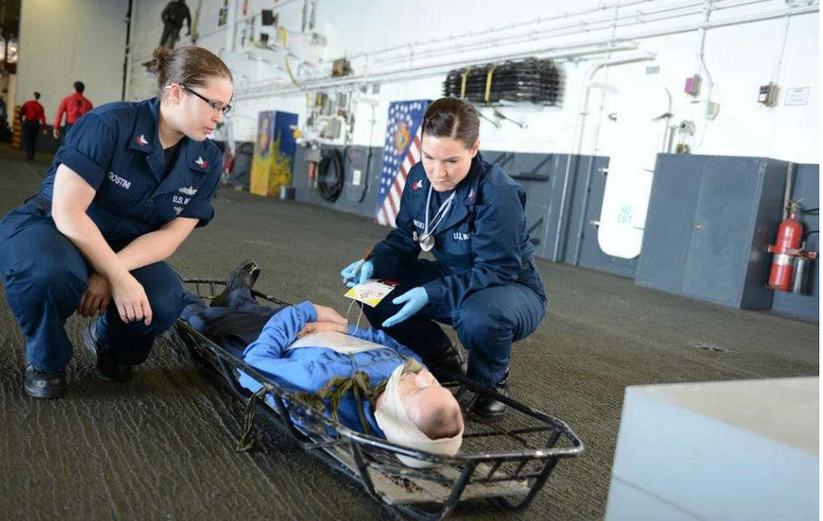 「」为何美国航母出海时,都要额外带上500女兵?少一个不能起航?