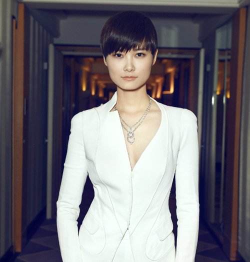 张靓颖|昔日姐妹如今撕破脸，张靓颖歌词暗喻李宇春是嫉妒还是讽刺？曾鹏宇大骂张靓颖“贱人”又是怎么回事？