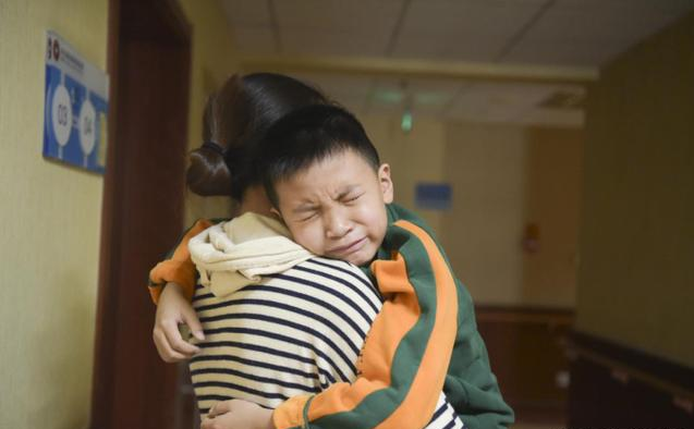 『中药』男孩血癌治愈10年后复发！8岁弟弟勇敢捐髓：我就是为哥哥而生的