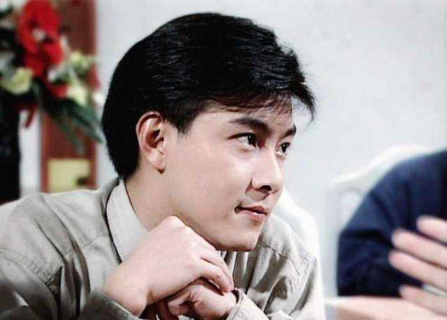 张卫健@19岁的张卫健到底有多帅？你们自己看吧，我形容不出来