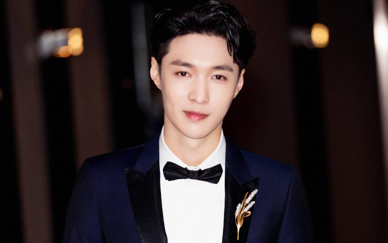 「王一博」张艺兴喜欢她5年，王一博不敢和她对视，她到底有多大的魅力？