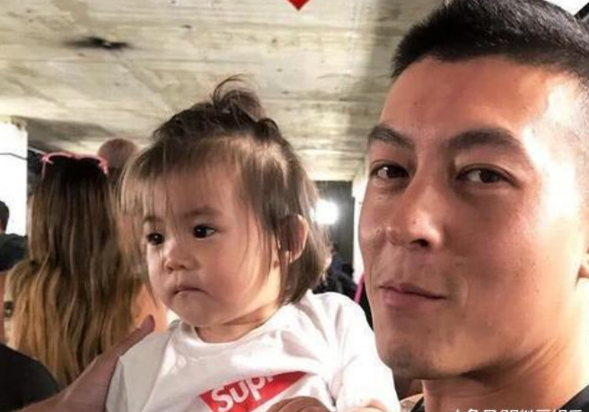「陈冠希」退隐的陈冠希靠什么收入？女儿出生后只喝这一种水，贵到怀疑人生