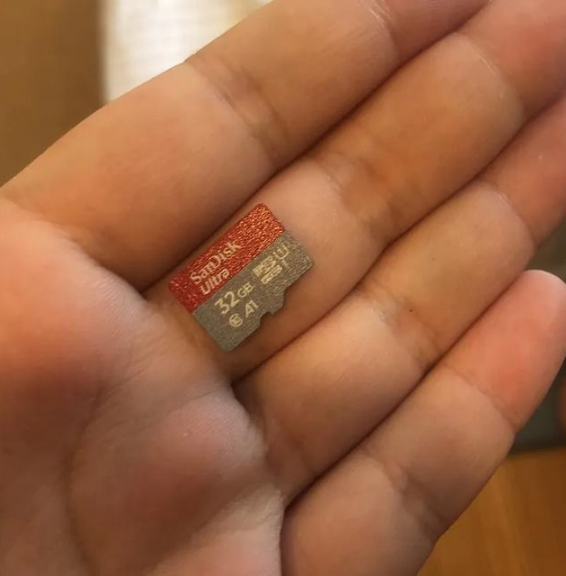丧心病狂!插座现针孔摄像头,已拍下3000多个视频