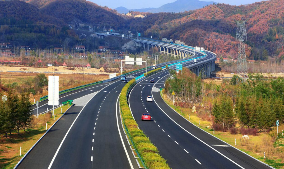 堵车|国庆期间最堵的五条高速，车流涌动寸步难行，高速钓鱼都来了！