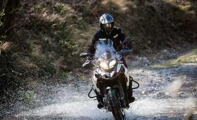 |国产最大块头的拉力车，带你穿山越水，2020款最新升级金鹏502X