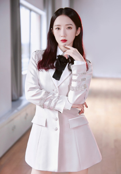 孟美岐|明明是C位出道但落到现在这个地步，这么虐了粉丝还在干什么