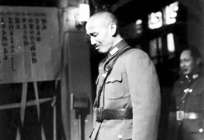 蒋介石|1949年老蒋宣布逃离台湾时，下死命令必须带走3个人，他们都是谁？