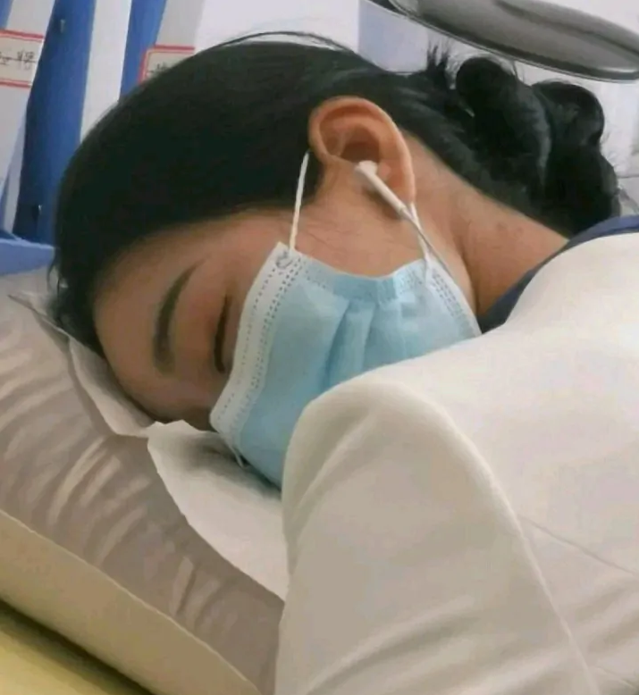 |“公司新来的女同事，突然想恋爱了”哈哈哈，你那是奔着恋爱去的么？