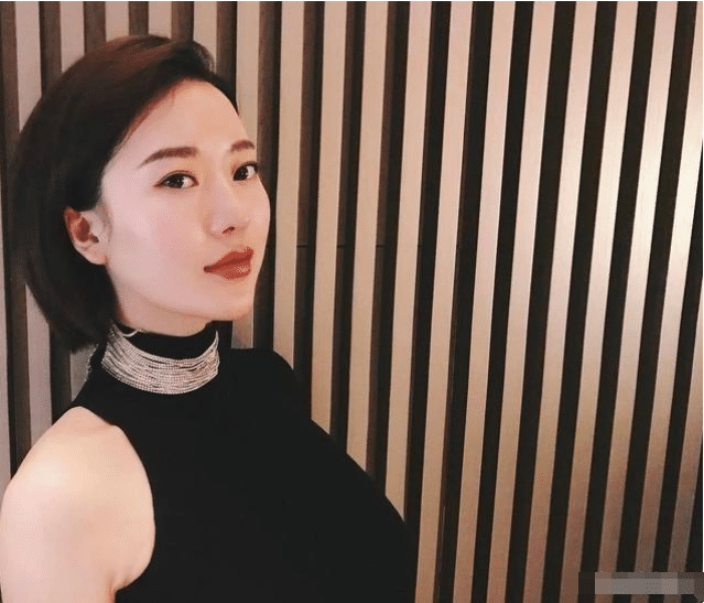 蒋聘婷|“意外”走红的蒋聘婷现状如何?住豪宅开豪车生活奢靡,女人味十足!