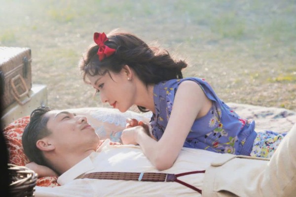 [林志玲]林志玲婚后越来越温柔，穿花朵裙和丈夫野餐，越来越像日本贵妇